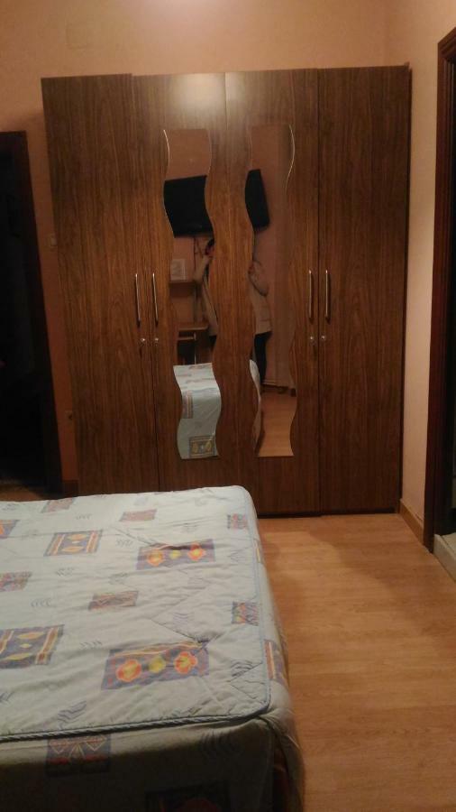 ホテル Hostal Goias オビエド エクステリア 写真