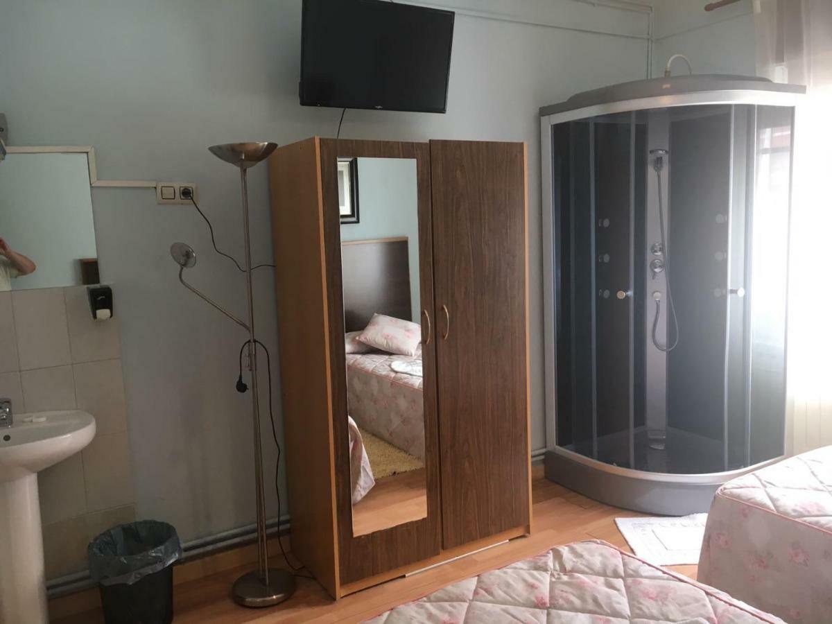 ホテル Hostal Goias オビエド エクステリア 写真