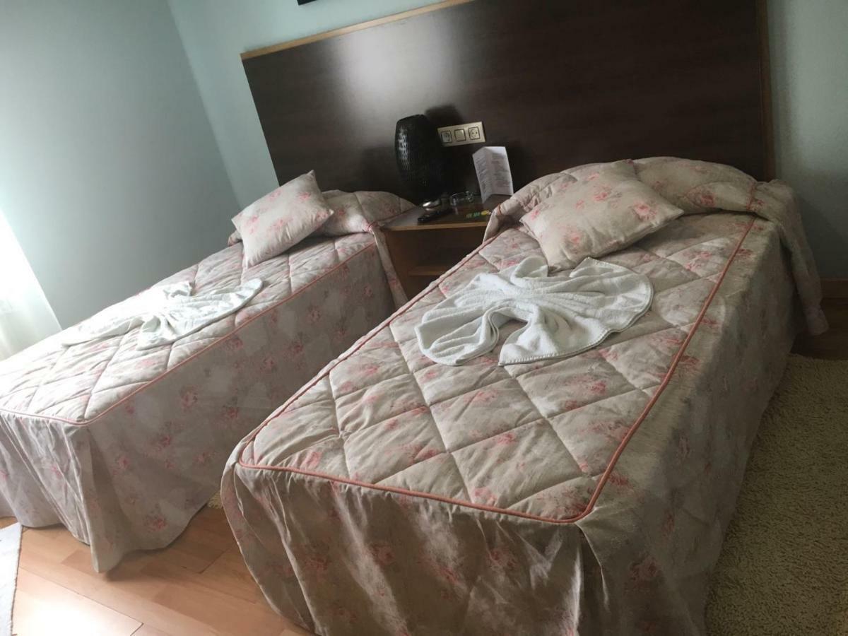ホテル Hostal Goias オビエド エクステリア 写真