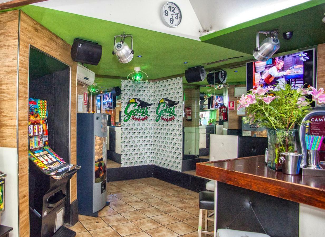 ホテル Hostal Goias オビエド エクステリア 写真