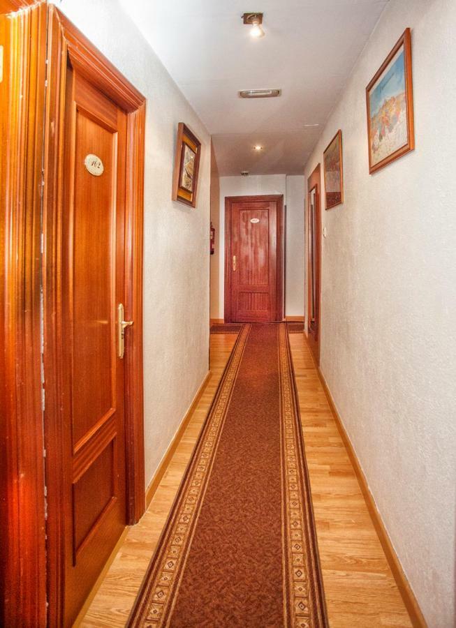 ホテル Hostal Goias オビエド エクステリア 写真