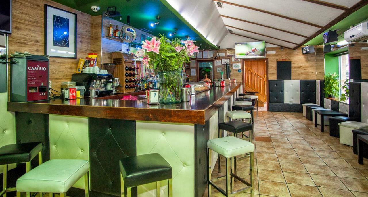 ホテル Hostal Goias オビエド エクステリア 写真